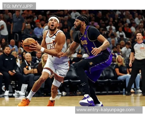 小凯文波特半场表现低迷七投全失并伴有伤痛困扰 小凯文波特半场表现低迷七投全失并伴有伤痛困扰