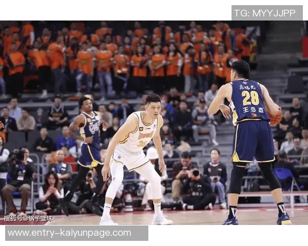 广东队惨遭逆转压哨进球掩盖全队低迷表现三分球无一命中半场落后26分